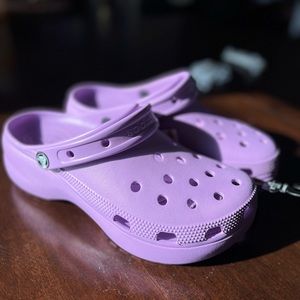 Light purple platform clogs in women size 9